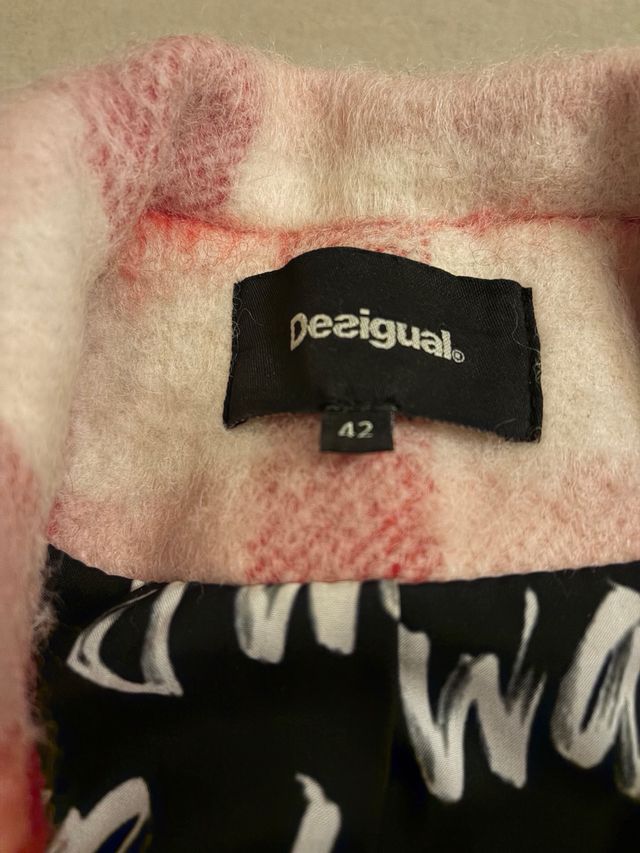 Abrigo Desigual cuadros rojo y rosa