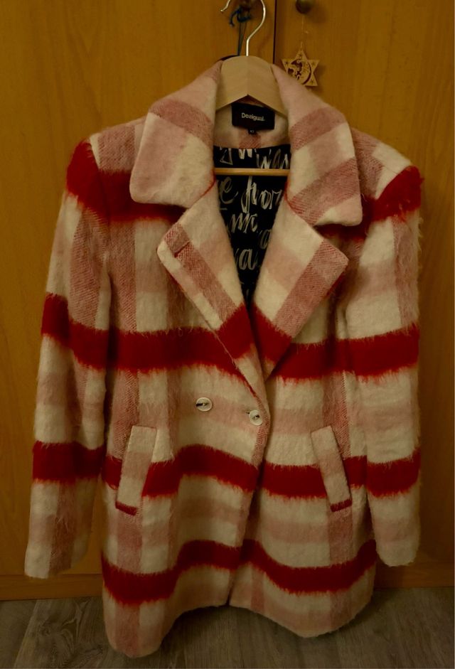 Abrigo Desigual cuadros rojo y rosa