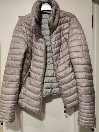 Cazadora acolchada gris plateado