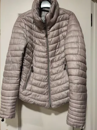 Cazadora acolchada gris plateado