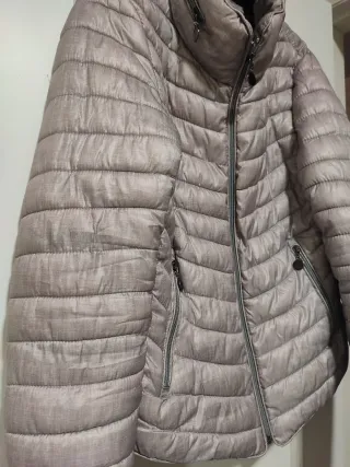 Cazadora acolchada gris plateado