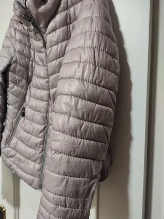 Cazadora acolchada gris plateado