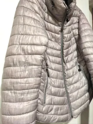 Cazadora acolchada gris plateado