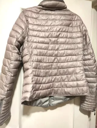 Cazadora acolchada gris plateado