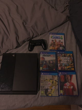 PS4 (PlayStation 4) Negra + Mando y 5 Juegos
