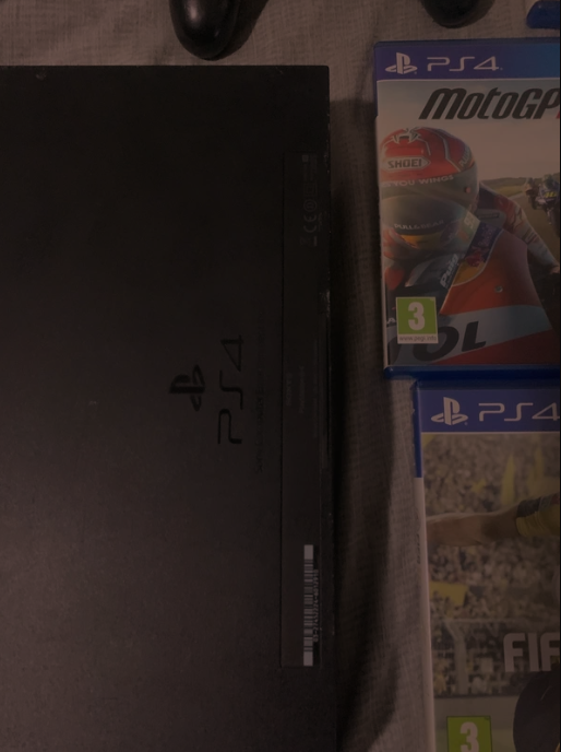 PS4 (PlayStation 4) Negra + Mando y 5 Juegos