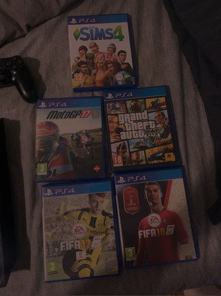 PS4 (PlayStation 4) Negra + Mando y 5 Juegos