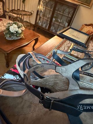 Sandali con zeppa DANE ROSE neri e oro