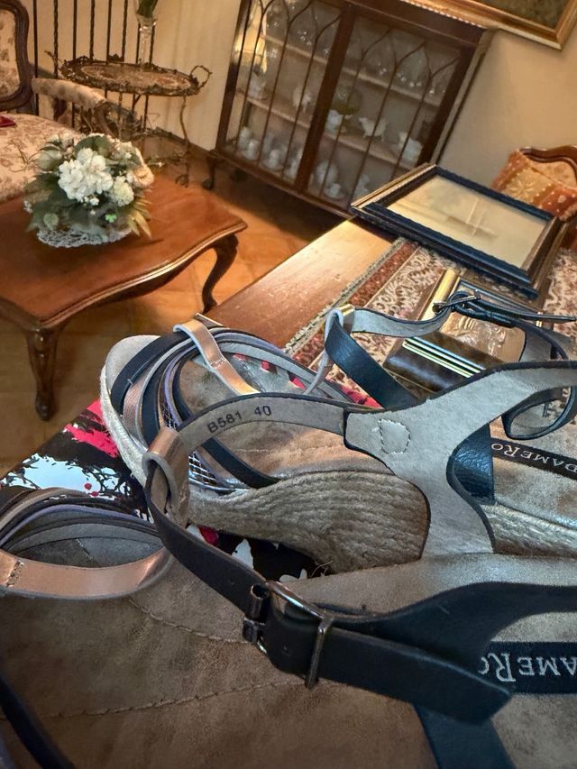 Sandali con zeppa DANE ROSE neri e oro