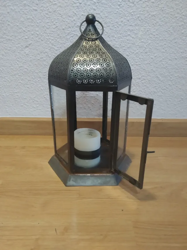 Farol de metal y cristal plateado