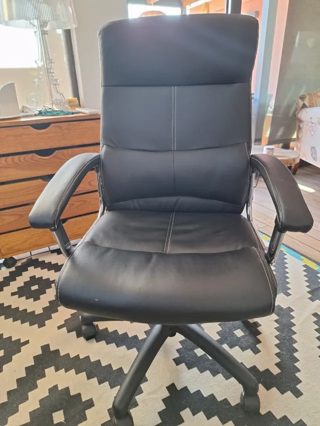 Silla de escritorio ergonómica negra