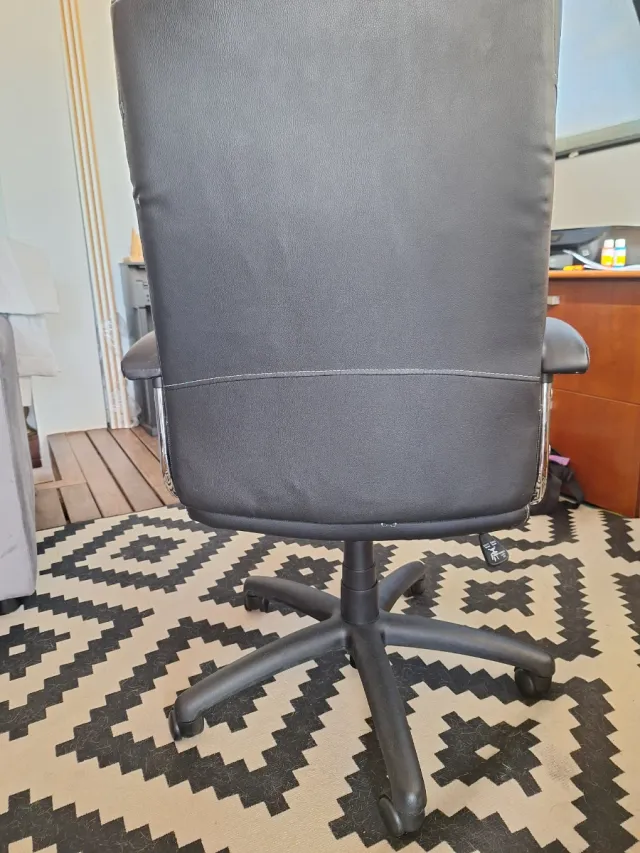 Silla de escritorio ergonómica negra