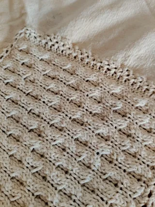 Tovaglietta ricamata e uncinetto