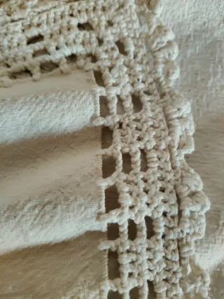 Tovaglietta ricamata e uncinetto