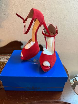 Scarpe con tacco Miss Globo rosse in camoscio