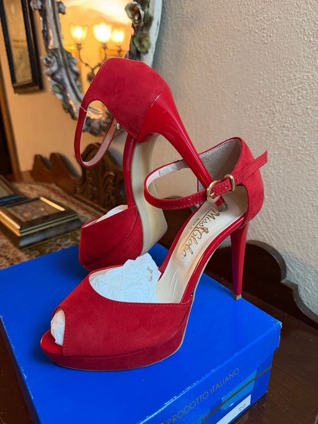 Scarpe con tacco Miss Globo rosse in camoscio