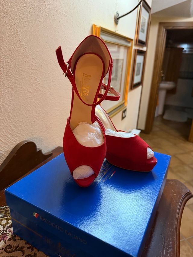 Scarpe con tacco Miss Globo rosse in camoscio