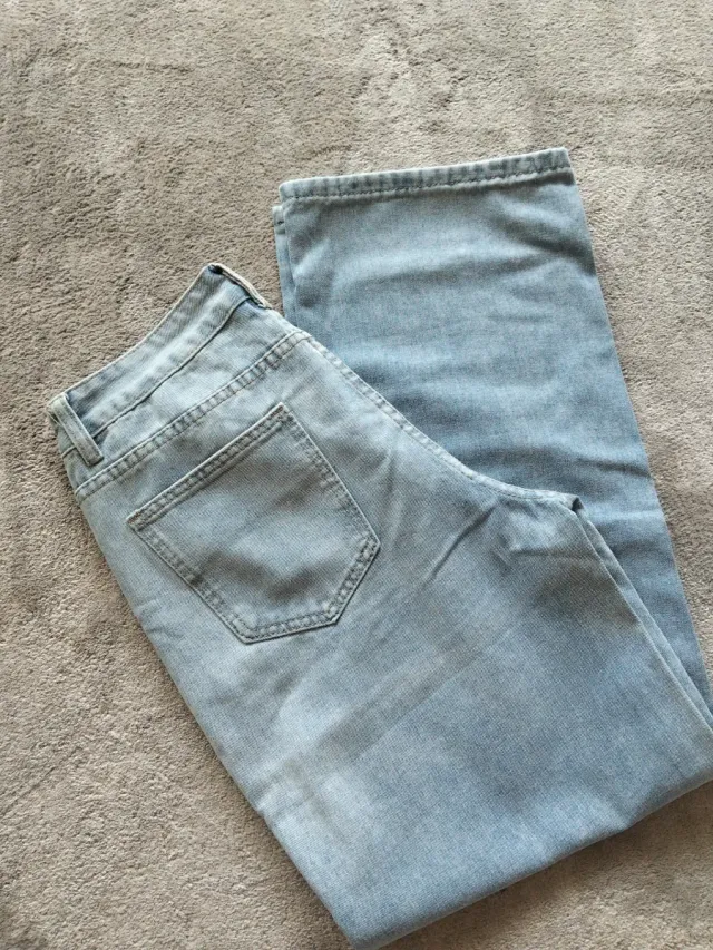 Jeans chiari gamba dritta  Vestibilità tg 44