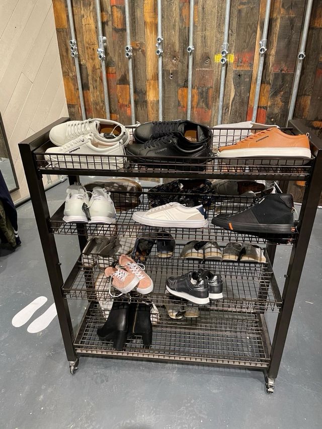 Carro expositor metálico negro