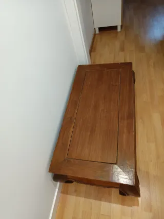 Mesa de centro rústica.