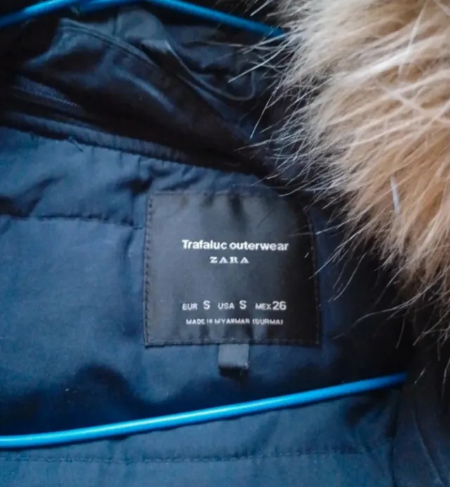 Parka Zara azul marino con capucha