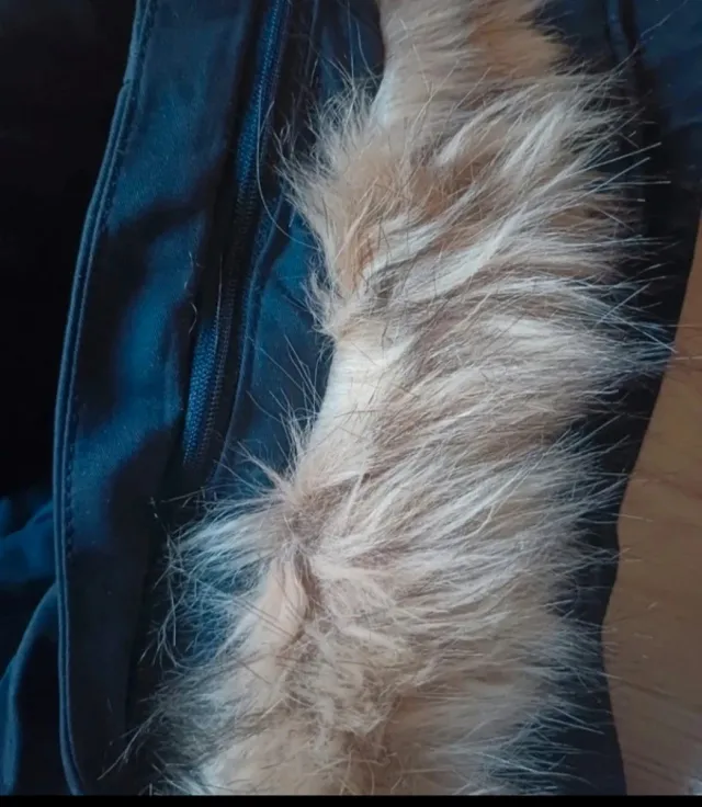 Parka Zara azul marino con capucha