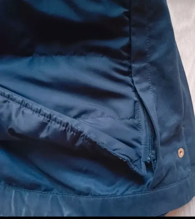 Parka Zara azul marino con capucha