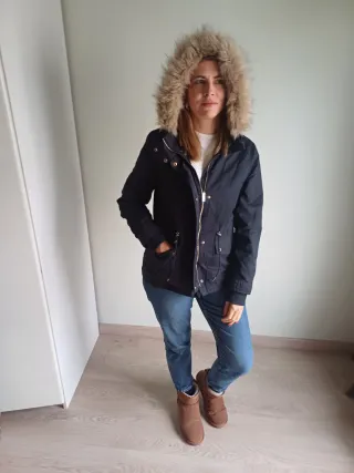 Parka Zara azul marino con capucha