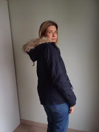 Parka Zara azul marino con capucha