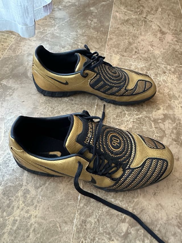 Nike Botas de Fútbol césped Doradas