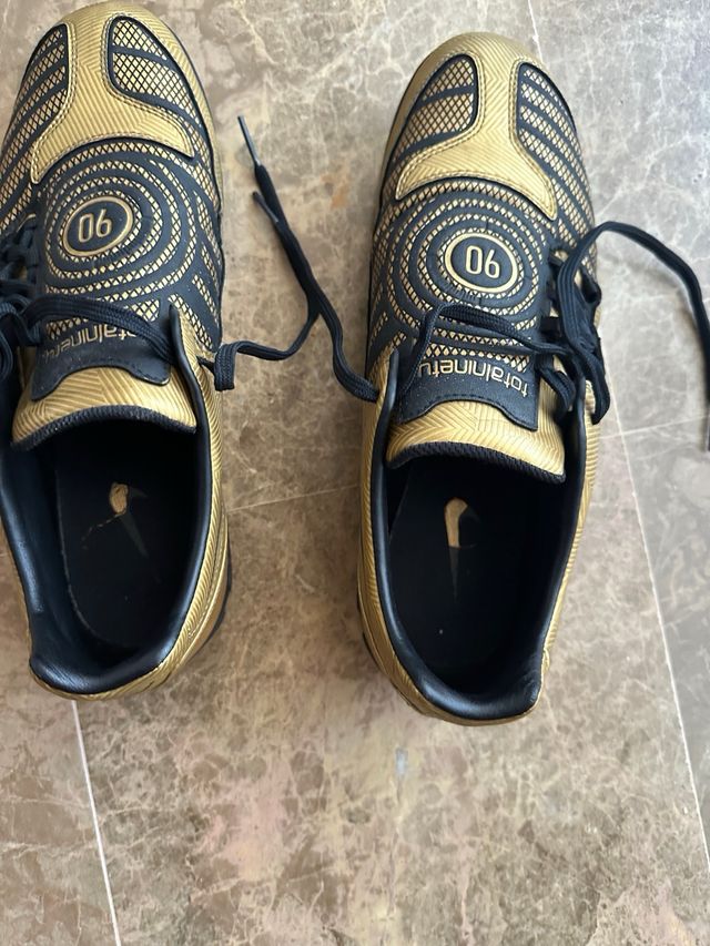 Nike Botas de Fútbol césped Doradas