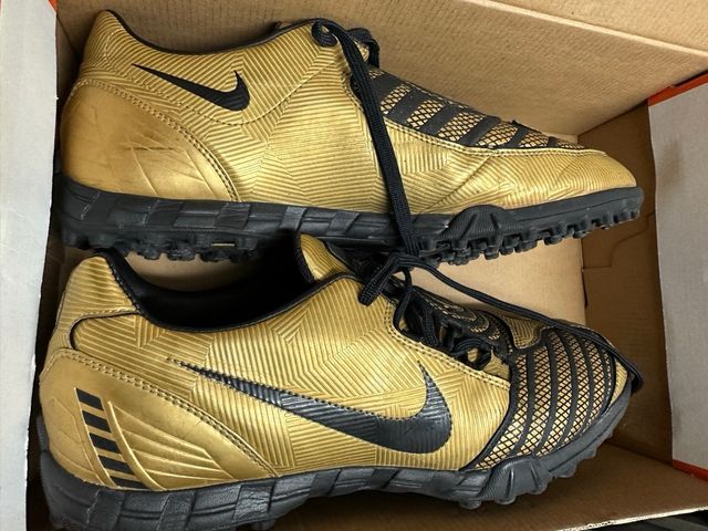 Nike Botas de Fútbol césped Doradas