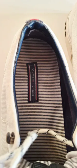 Scarpe Tommy Hilfiger bianche con strisce rosse