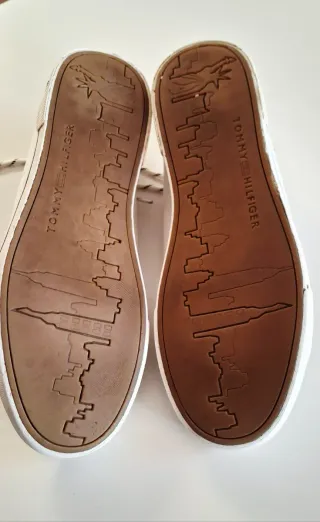 Scarpe Tommy Hilfiger bianche con strisce rosse