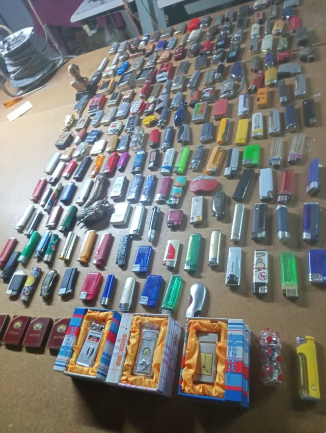 Lote de 200 mecheros vintage