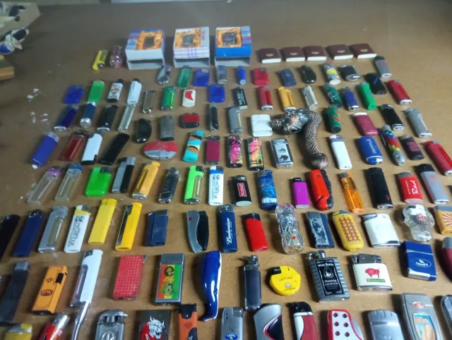 Lote de 200 mecheros vintage