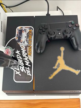 PS4 (PlayStation 4) Negra + Mando