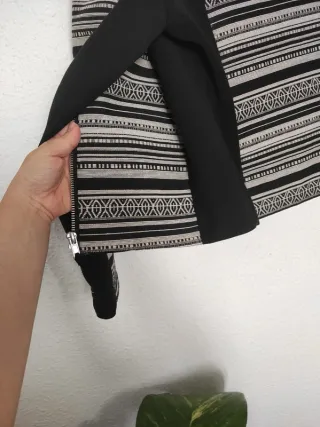 Chaqueta H&M geométrica cremallera