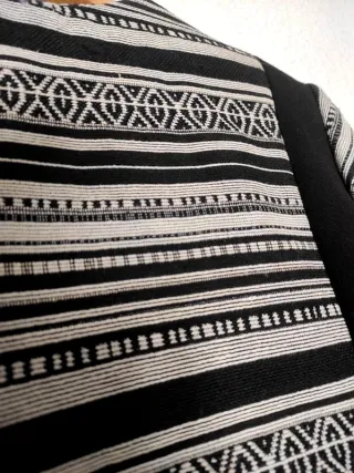 Chaqueta H&M geométrica cremallera