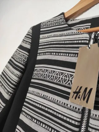 Chaqueta H&M geométrica cremallera