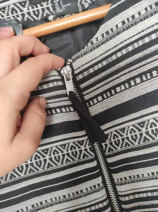 Chaqueta H&M geométrica cremallera