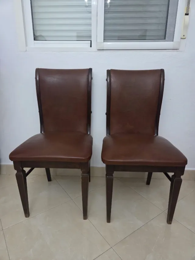 2 Sillas de Piel Marrón