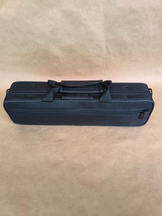 Flauta travesera con estuche rígido - Nueva