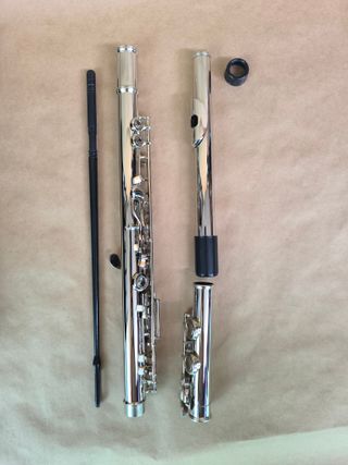 Flauta travesera con estuche rígido - Nueva