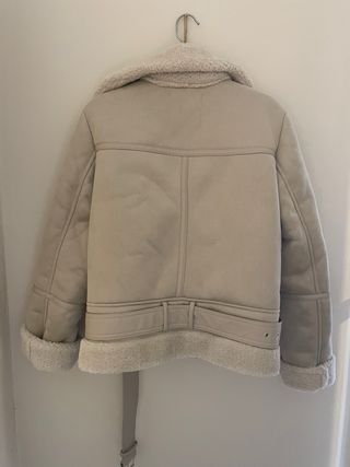 Chaqueta efecto piel beige Zara Talla S
