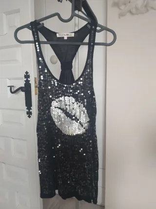 Camiseta talla L. Lentejuelas Negro/Plata - Beso