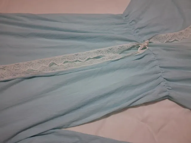 Camisón y bata  verde agua y blanco