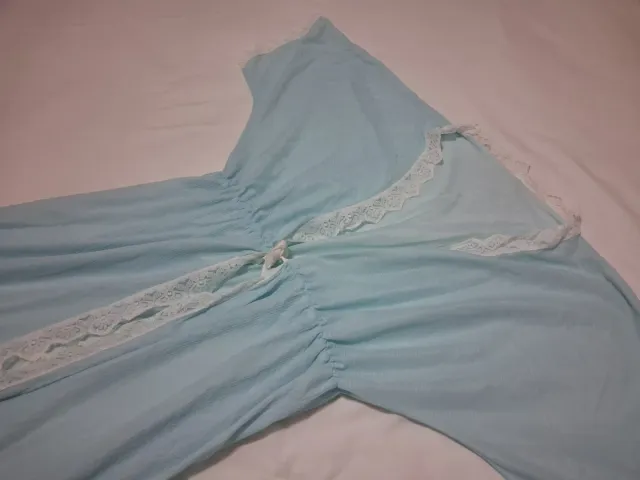 Camisón y bata  verde agua y blanco