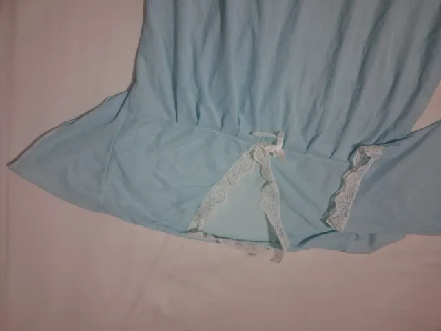 Camisón y bata  verde agua y blanco