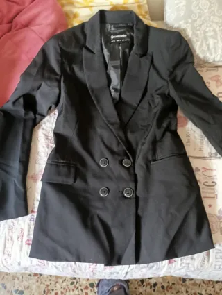 Chaqueta Stradivarius negra
